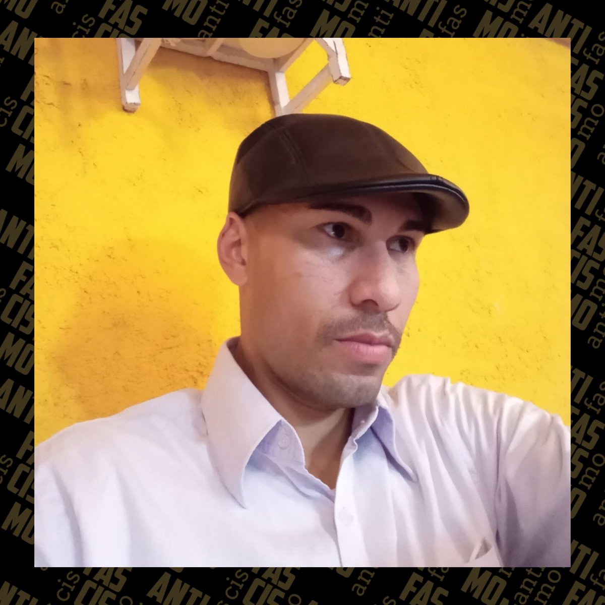 Este na foto é o supremacista branco que agrediu um idoso negro em Curitiba e foi protegido pela polícia e pela justiça, este país é bizarro.