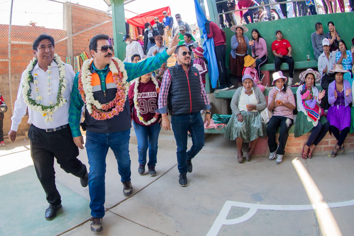 ManfredBolivia's tweet photo. Iniciamos los trabajos de mejoramiento de la Cancha Múltiple de la OTB Norte Arrumani; una obra prioritaria para los vecinos que será de gran utilidad para fomentar la práctica deportiva en los niños y jóvenes de la zona. ¡Obras para toda #Cochabamba!
#Hilo3 🔃 https://t.co/iKEbBf4MaX