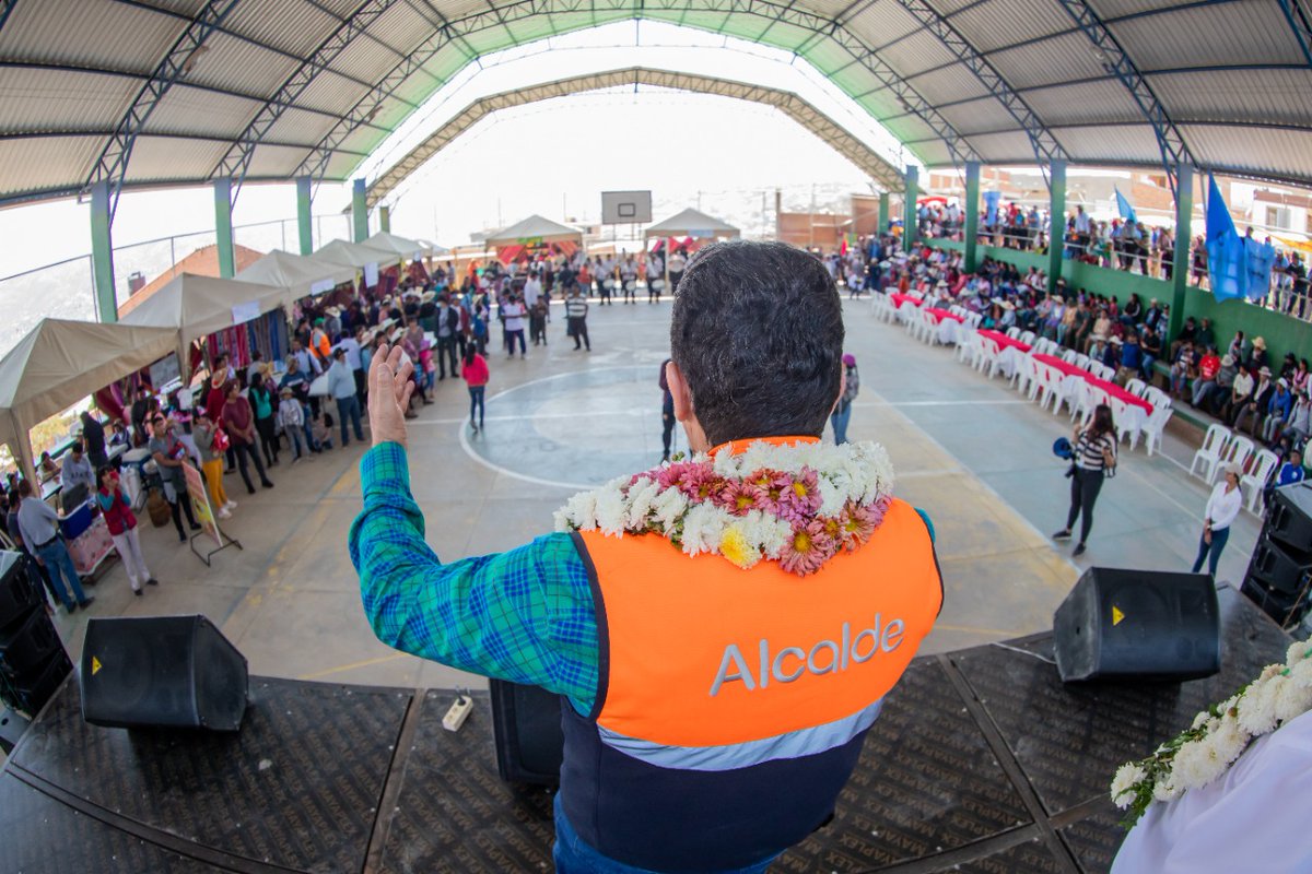 ManfredBolivia's tweet photo. Iniciamos los trabajos de mejoramiento de la Cancha Múltiple de la OTB Norte Arrumani; una obra prioritaria para los vecinos que será de gran utilidad para fomentar la práctica deportiva en los niños y jóvenes de la zona. ¡Obras para toda #Cochabamba!
#Hilo3 🔃 https://t.co/iKEbBf4MaX