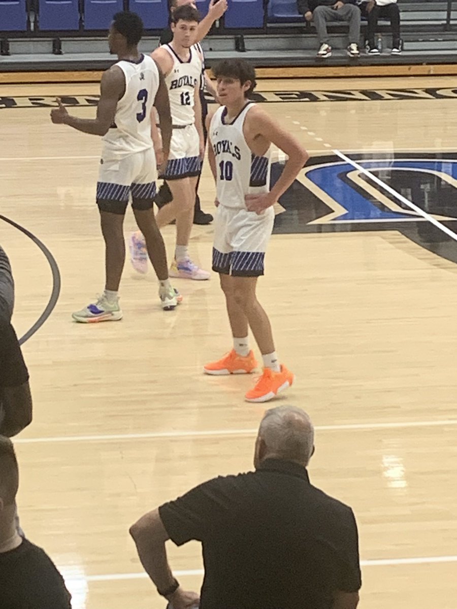 CGWBoysHoops's tweet photo. Great to see our alumni contributing on the next level.  Class of ‘22 @andrepac15 getting lots of time  @ Eastern Mennonite University.  @novacavaliers @WTWoodsonHS https://t.co/iMb4BvmbGU