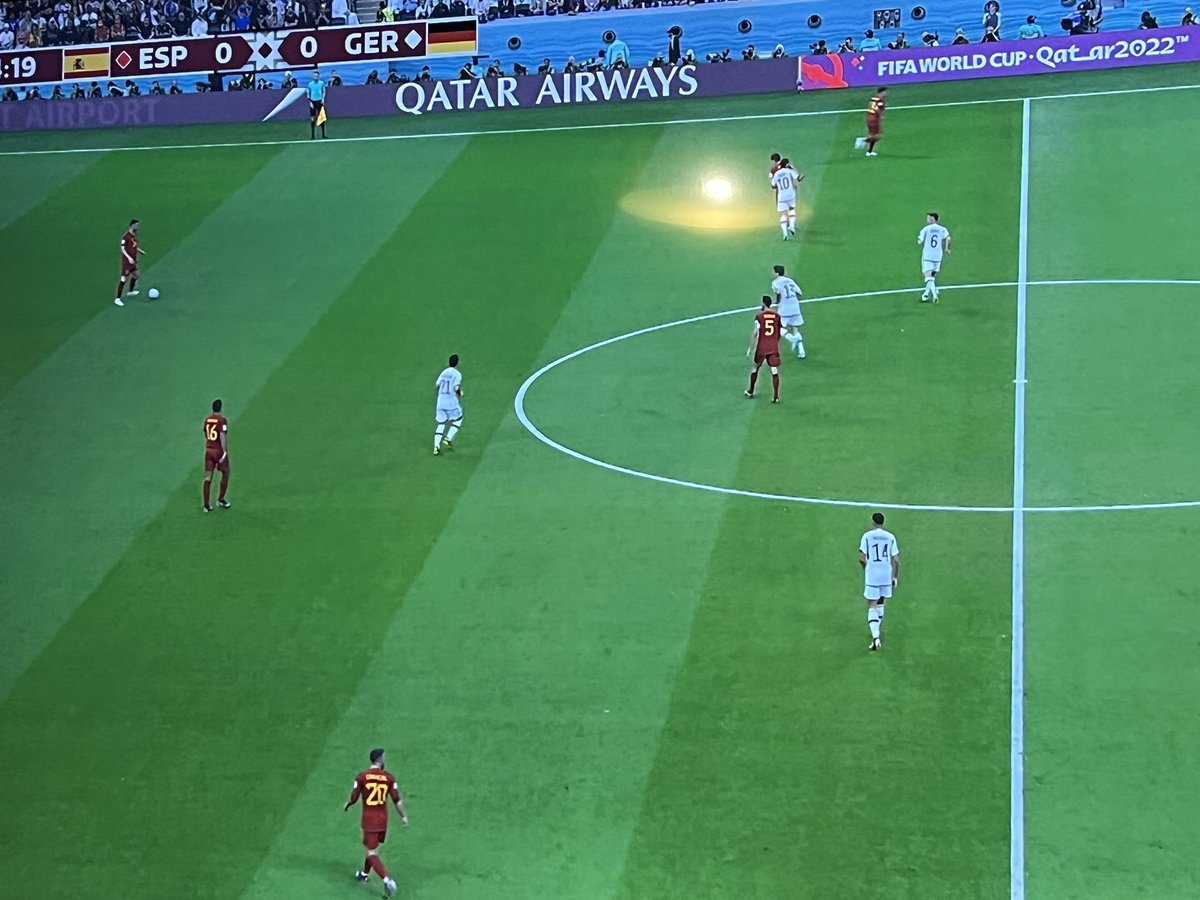MarcelCAT131's tweet photo. De fa dies seguim el mundial per veure bon futbol, i és sorprenent sentir els diferents tipus de locució de narradors i comentaristes segons el partit. La constatació és que és molt difícil identificar-se amb Espanya sentint com canvia fins i tot el castella que fan servir… https://t.co/hEscrUhJL9