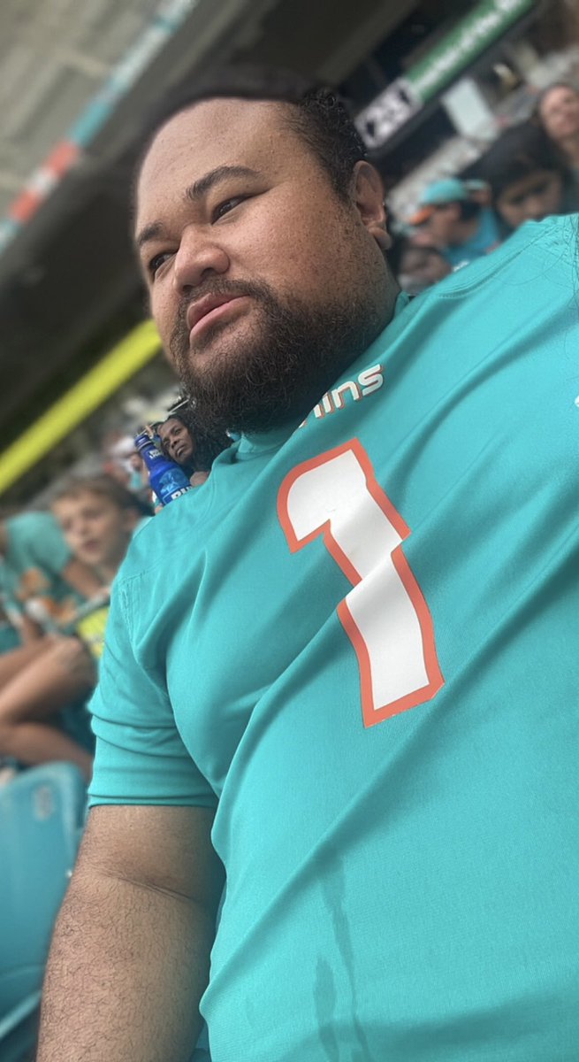 MsNeeah's tweet photo. #FinsUp from Syd, Aus to Miami lesssgoooo 685 to 305 https://t.co/K5QbtkDELZ