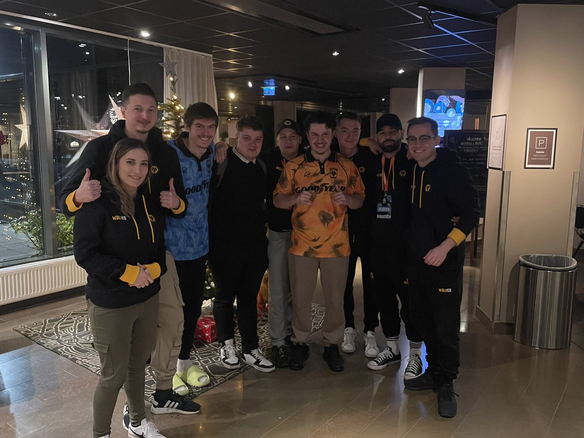sp__evan's tweet photo. Bravo @TeamBDS pour cette victoire #SixMajor Jönköping!

Merci pour vos signatures sur le drapeau et les photos !

@Elemzje 
@BriDR6S 
@Renshiro_R6 
@LikEfacR6S 
@Shaiiko_ 

@Stooflex 
@eaglemees 
@ChatDeux (merci d’avoir organiser les signatures 💜)

#BDSPOWER https://t.co/auUkXeiXvE