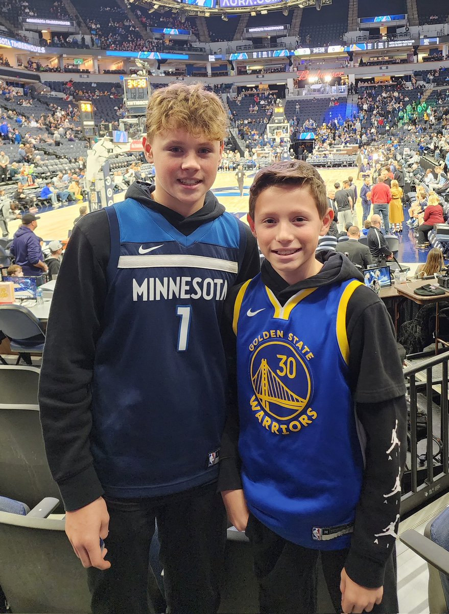 Kevinmbahn's tweet photo. #PACKPIC 
Let's go Wolves!!! https://t.co/PyjtHa8Dqs