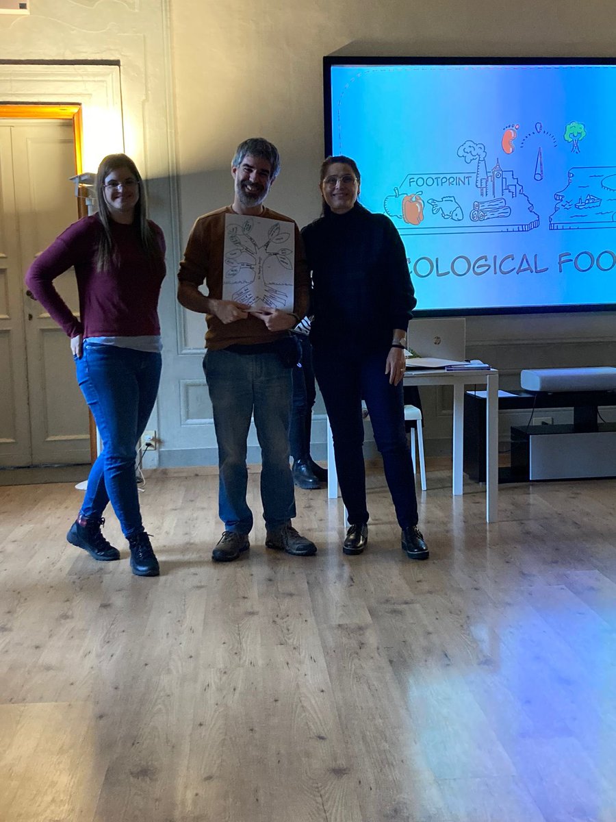 SOSOLVER1's tweet photo. Por un lado los docentes del Malasaña han participado en un curso en 🇮🇹 centrado en los aspectos mas importantes de la #sostenibilidad y su aplicación didactica
@sepiegob @educacmadrid 

🇮🇹 🇪🇺  🇪🇸 https://t.co/4CG60IL3ox