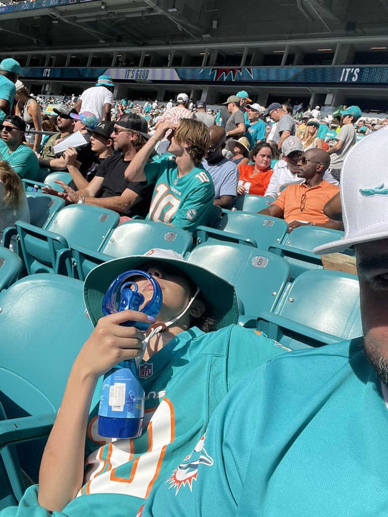 Drochris34's tweet photo. Go dolphins #finsup https://t.co/WrqPGZfN06