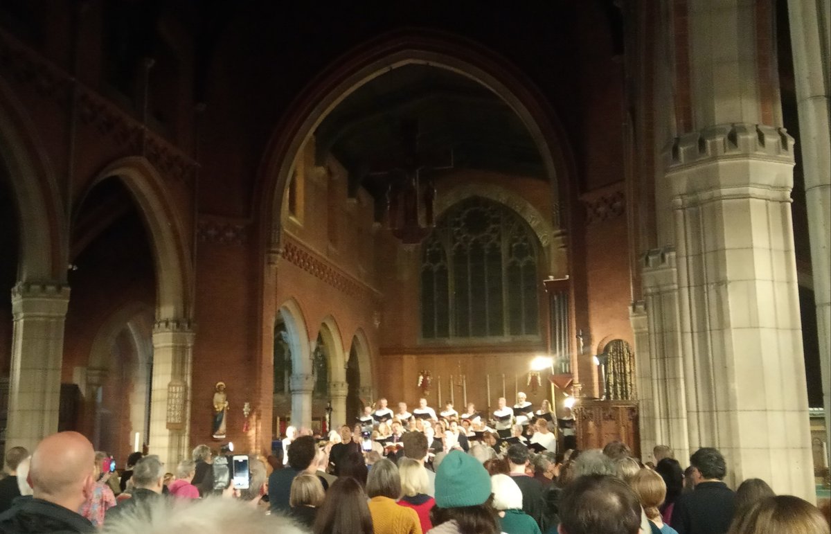 Joyful singing of Hallelujah Chorus with the audience at an amazing performance of Handel's Messiah with <a href="/StBConcerts/">StBarnabasSundayConcerts</a> &amp; Walthamstow Community Choir at beautiful <a href="/e17stbarnabas/">St Barnabas E17</a> today.