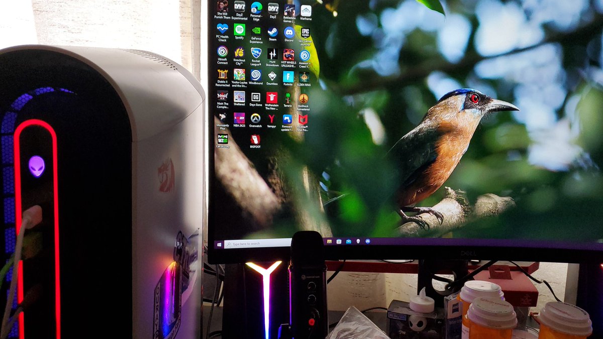 phantombatman's tweet photo. @its_LilClo Mines simple. 32" curved dell monitor and @alienware r11 aurora 3080rtx. https://t.co/AKp2555C4W