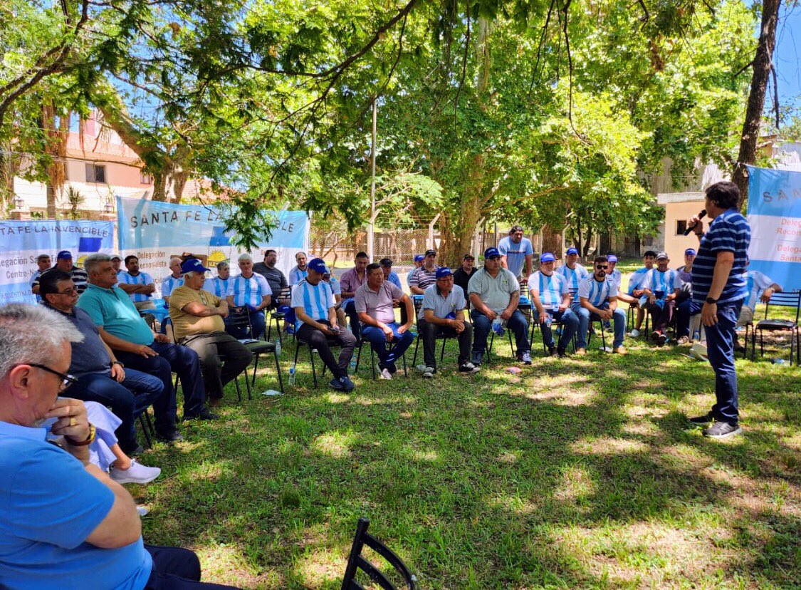 JoseVoytenco's tweet photo. Hoy compartimos un encuentro junto a los compañeros y compañeras de la de Santa Fe. 
Vamos paso a paso, recorriendo las provincias con el Secretariado Nacional, llevando las acciones realizadas y las propuesta de lo que se viene para el 2023.
#UATREFederalSolidariaInclusiva https://t.co/qO6wBnqcoT