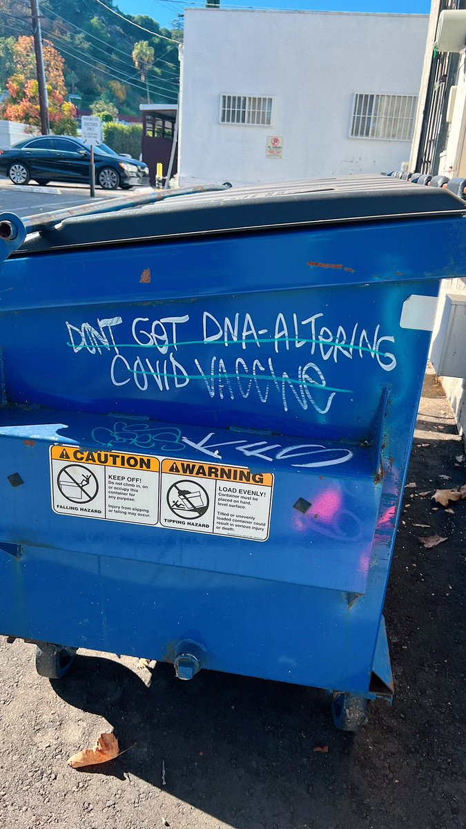 jessiepaege's tweet image. can confirm the covid vaccine gave me mermaid powers, absolutely recommend