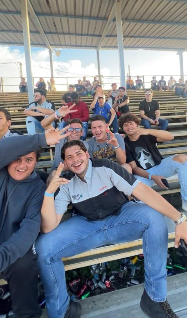 MECHTECHPR's tweet image. Lunes de pases 🚦en Salinas Speedway con los estudiantes activos de Mech-Tech College. Buen ambiente y tremenda competencia.
