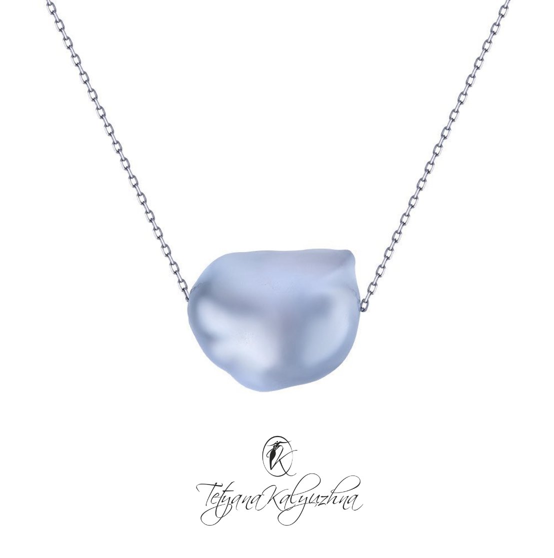 tkalyuzhna's tweet photo. This is great luck to find a pearl measuring 28x20 mm. AAA quality with silver-colourless lustrous mother-of-pearl. It turned out a “fantasy” cloud on a gold chain 750. 
Your jeweler Tetyana Kalyuzhna.

https://t.co/7IXrcwUu5p

#necklace #jewelry #pearl #baroque #gold #Ukraine https://t.co/NafenSumhp