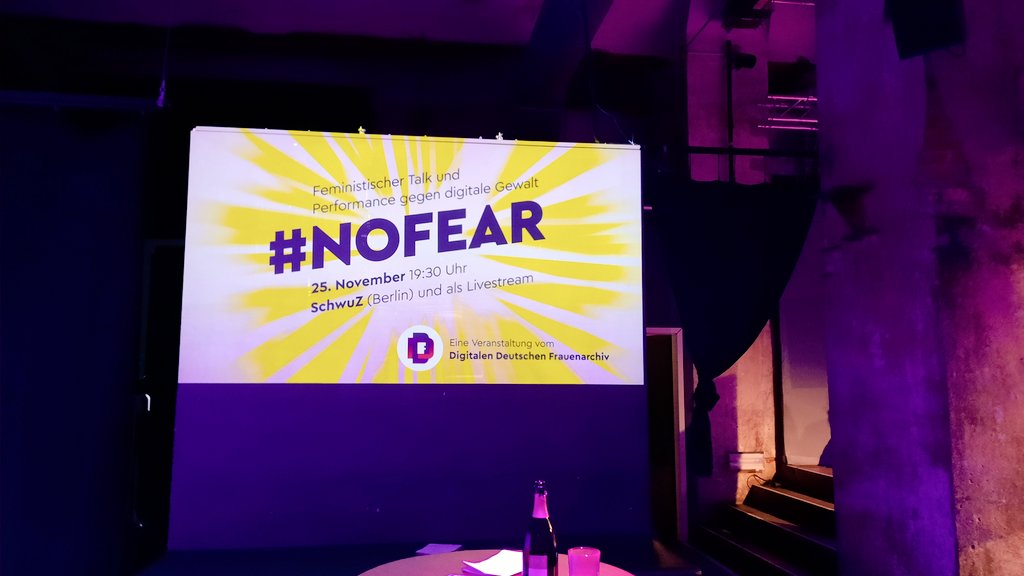 YvonnedeAndres's tweet photo. #nofear feministischer Talk & Performance. Geschlechtsspezifische Gewalt im Digitalen Raum ist real.
u.a. mit Melina #Borčak, Ouassima #Laabich, Lisa #Paus, Nivedita #Prasad, #Sookee, #CentreTalma & @bff_gegenGewalt @DDFArchiv #GegengewaltanFrauen
#strukturelleUnterdrückung https://t.co/kR7SpJB06Y