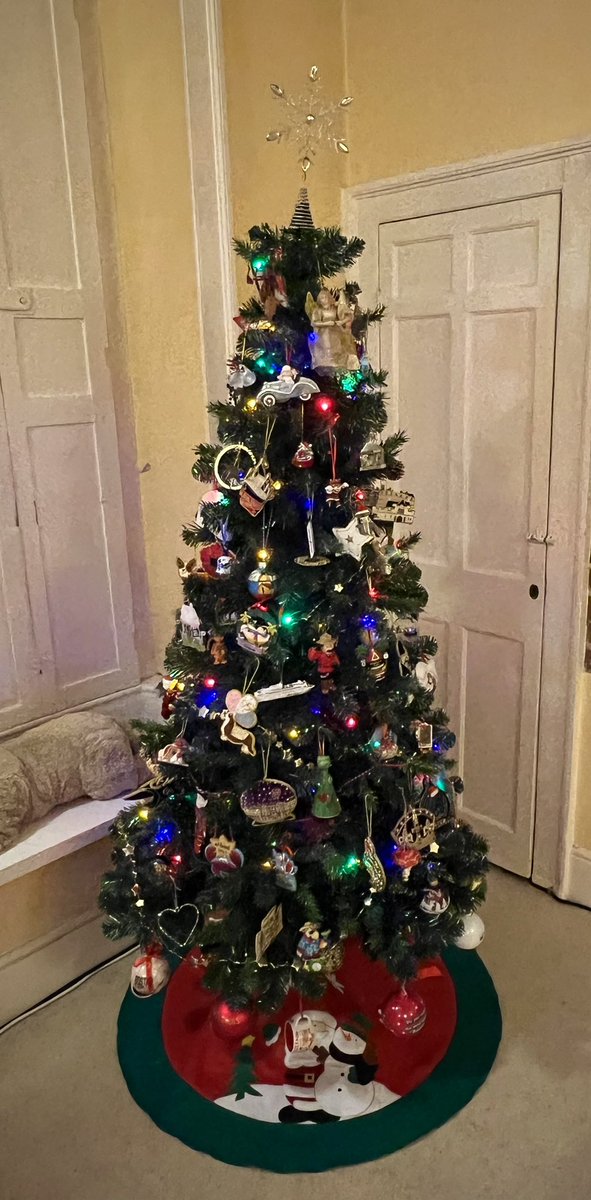 MissSeaPeaches's tweet photo. Yes I suffer from premature treejaculation -because sometime you need some cheer 🎄#Treeisup https://t.co/3vpGVFwldf