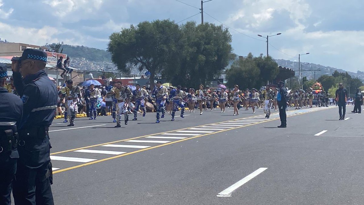 GuamanAbi's tweet photo. El grupo de baile la Nueva Fuerza recibió aplausos de todos los espectadores al realizar sus bailares de saya #quito #quitosemuevecontigo #fiestasdequito https://t.co/6zP1vtUpqh