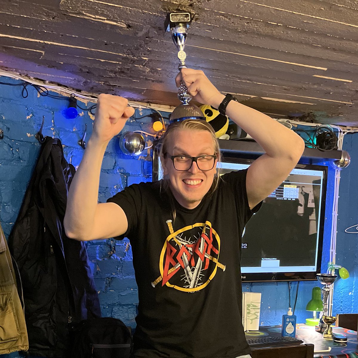 k15pinball's tweet image. Our own JAX celebrates his 3rd place in #k15open 2022 in a traditional manner. Congrats Joonas, well played! 🏆