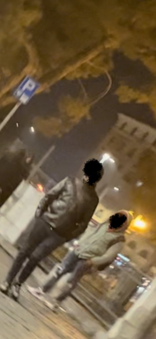 Marri071's tweet photo. Invito al @pdnetwork di farsi un giro a #Bologna prima di prendere in esame la candidatura di @sbonaccini . Si ma la sera e fuori dai palazzi, per non parlare@degli spacciatori. Io rispetto la privacy ma c’è chi non rispetta la vita. https://t.co/jfXFFsUSbB
