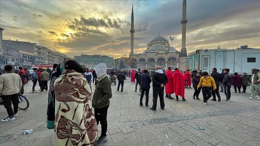 MerAksoy's tweet photo. Merhum Deprem Dedenin de dediği gibi Bununla yaşamayı öğrenmeliyiz.
(Bizim deprem gerçeğimiz var) 
KUZEY ANADOLU FAY HATTI 
"DÜNYANIN EN TEHLİKELİ" faylarından biridir
Kırılan her fay, bir diğer fayın öncüsüdür(17 Ağs. /12 Kas. /23 Kas) #deprem #düzcedepremi #kandillirasathanesi https://t.co/EKSLdf4uzM
