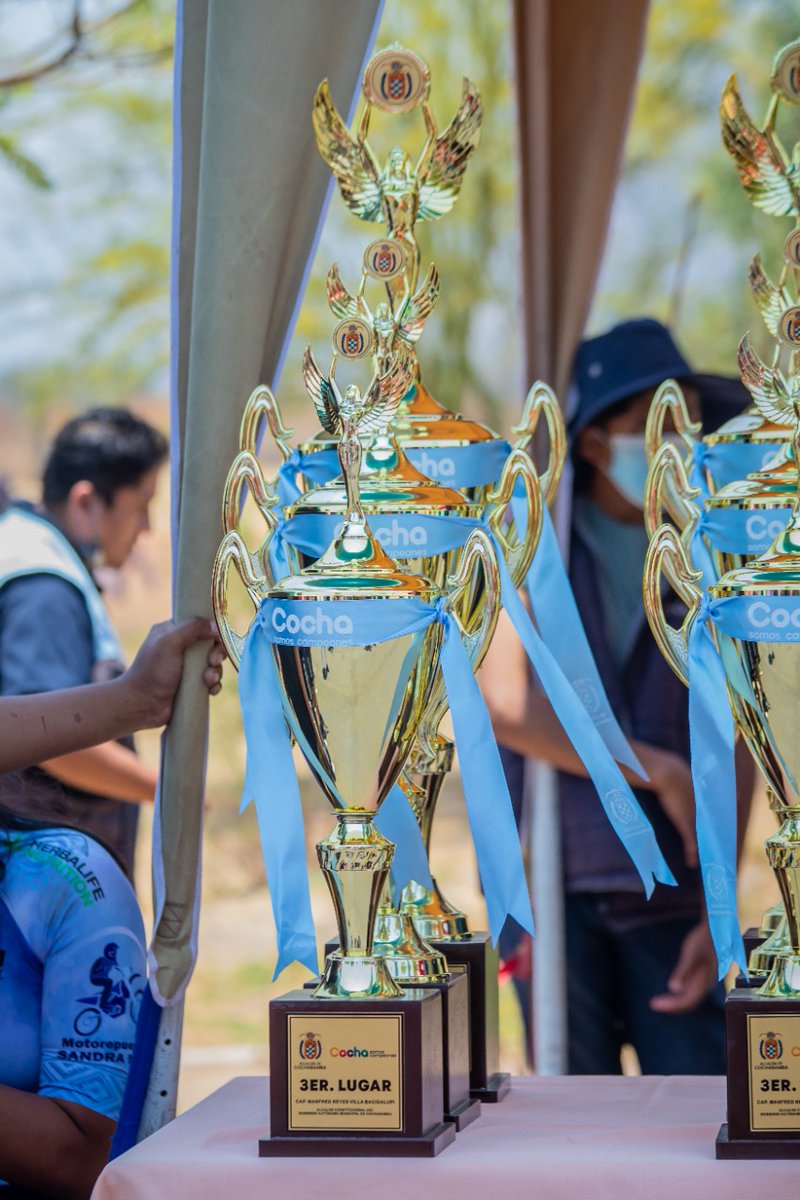 gam_cochabamba's tweet photo. 📍#AlcaldíaInforma| Apoyamos el deporte. 👌Premiamos a los ganadores de la XXVII vuelta a Cochabamba, ✅actividad protagonizada por al menos 400 ciclistas de Bolivia. 🚴‍♀️🚴Los deportistas recibieron trofeos en diferentes categorías, reflejo del sacrificio y disciplina.💯 https://t.co/ivik6ZIEWg