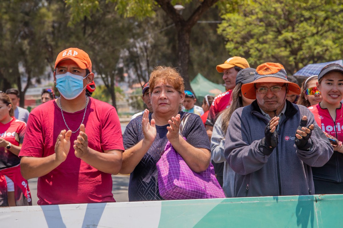 gam_cochabamba's tweet photo. 📍#AlcaldíaInforma| Apoyamos el deporte. 👌Premiamos a los ganadores de la XXVII vuelta a Cochabamba, ✅actividad protagonizada por al menos 400 ciclistas de Bolivia. 🚴‍♀️🚴Los deportistas recibieron trofeos en diferentes categorías, reflejo del sacrificio y disciplina.💯 https://t.co/ivik6ZIEWg