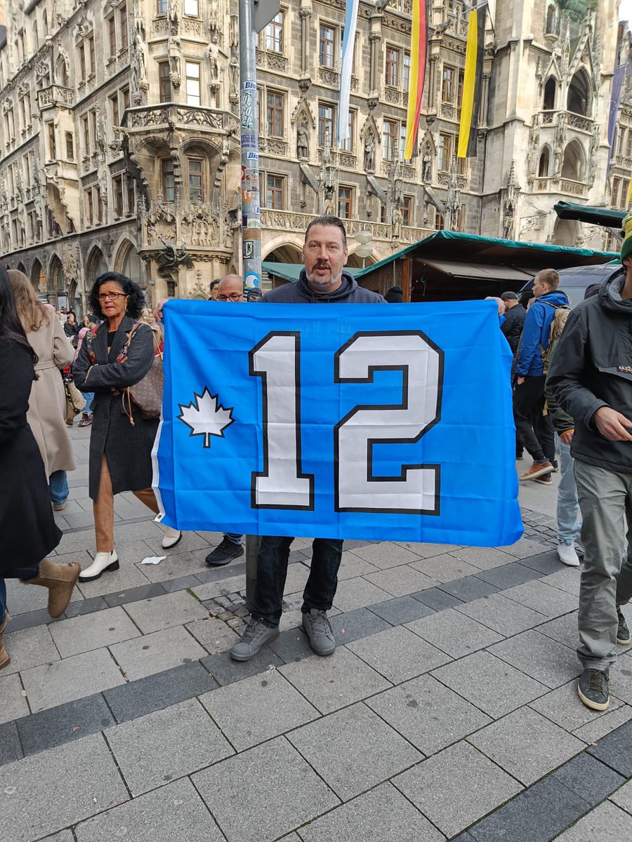 DomFranke's tweet photo. @SeahawksCanada @12s U11 aka France. The pic was taken two weeks ago in Munich 💙💚 @SeaHawkersCDN https://t.co/4lNAQJz3Jt