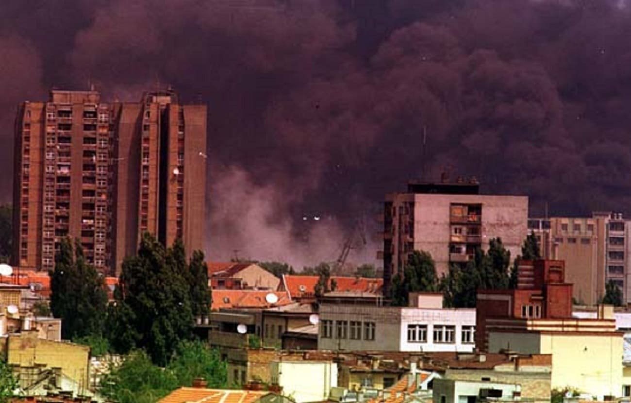 teleSUR TV on Twitter: "#HILO🧵| En Kosovo le agradecen tanto a #EstadosUnidos 🇺🇸 por su participación en la guerra que en su capital, Pristina, hay una estatua de Bill Clinton. Hoy en