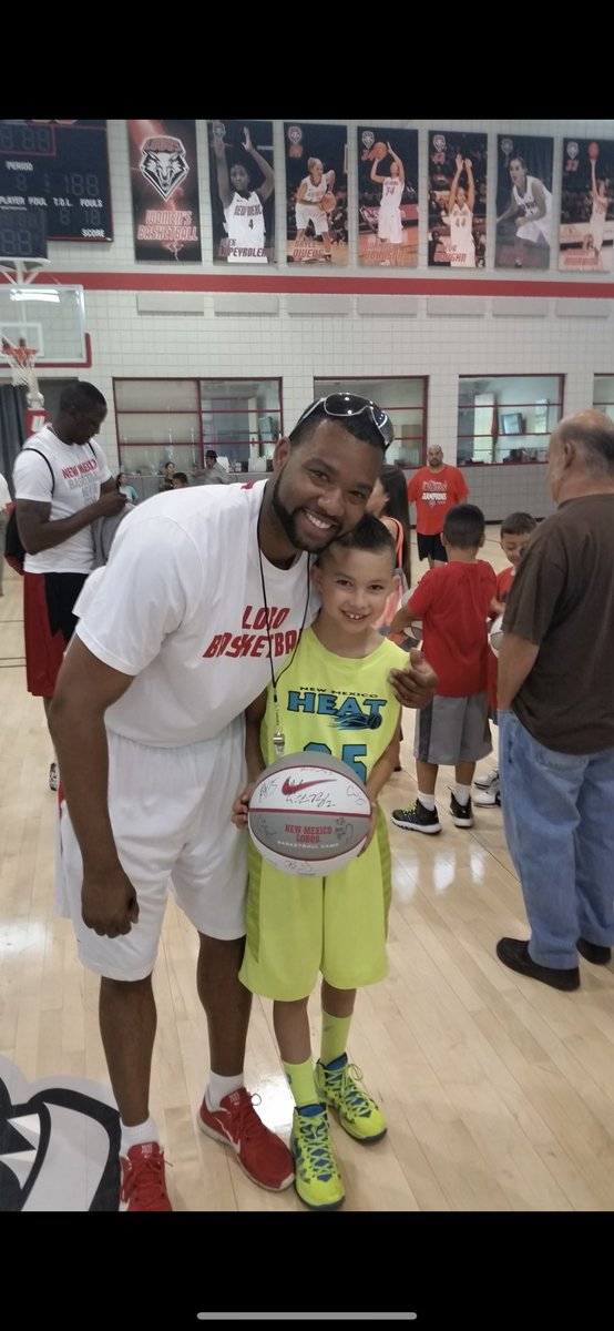 coach_bmase's tweet photo. Im so excited for @swaggydc0 and his commitment to @NMStateMBB @CoachGreGHeiar He’s an exceptional student who scored a 30 on his ACT, while averaging 20PPG on the @thegrindsession @CoachPChavez_NM @AlbuquerquePrep #NewMexicoStrong Congrats Swaggy!!! https://t.co/s6xktsnoFE