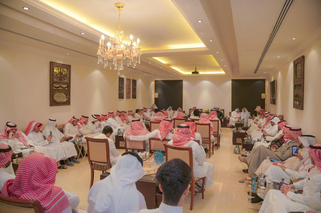 BAlkhorayef's tweet photo. جمعني حديث شيق وودي مع الإخوة في #أحدية_العبدلي، الذين أشكرهم على دعوتهم واستضافتهم الكريمة؛ للحديث عن مستقبلنا الصناعي في ظل الرؤية العظيمة والاستراتيجية الوطنية للصناعة، كما أشيد بشبابنا ونقاشاتهم وأفكارهم التي تعكس واقعًا جديدًا من التطلعات الطموحة. https://t.co/oY7PQDR1gM