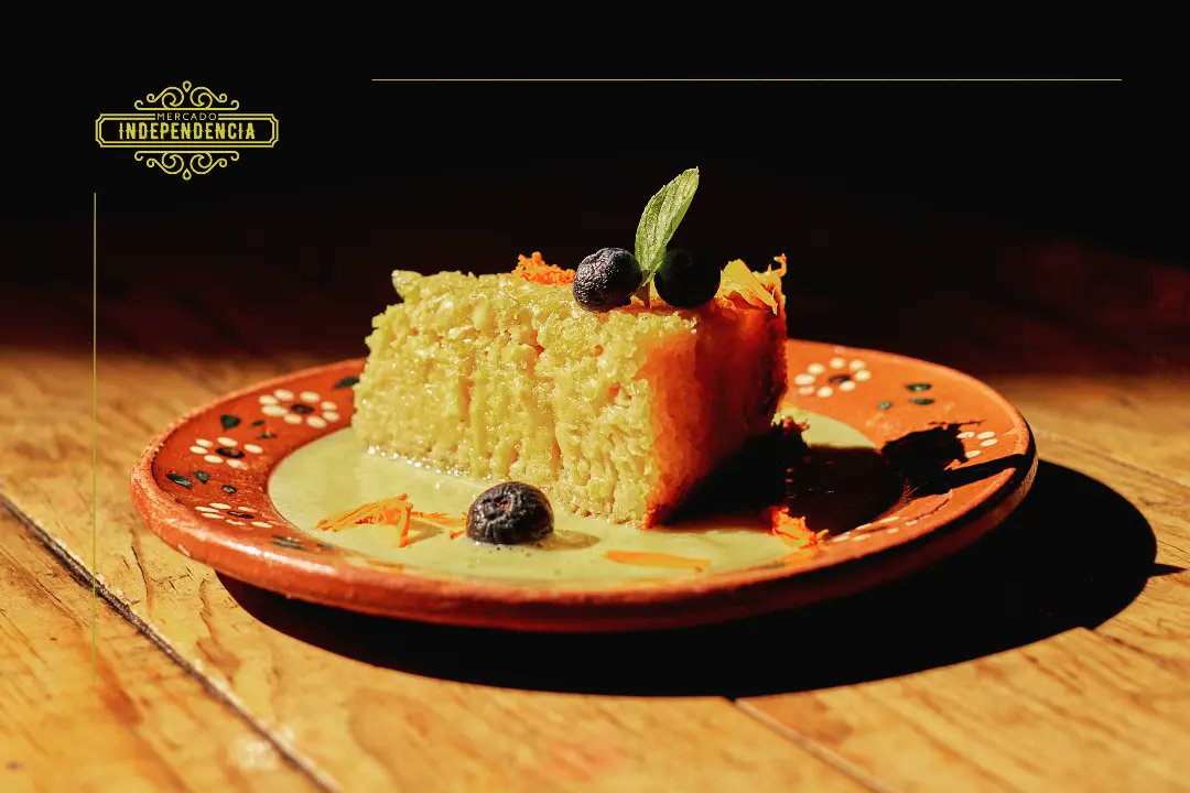 MercadoCdmx's tweet photo. Te recomendamos probar este rico pan de elote con salsa de rompope tradicional desde el virreinato, encuentralo en #oaxaquitomx 
#centrohistorico #cdmx #PandeElote #Rompope https://t.co/e6LZxwBp52