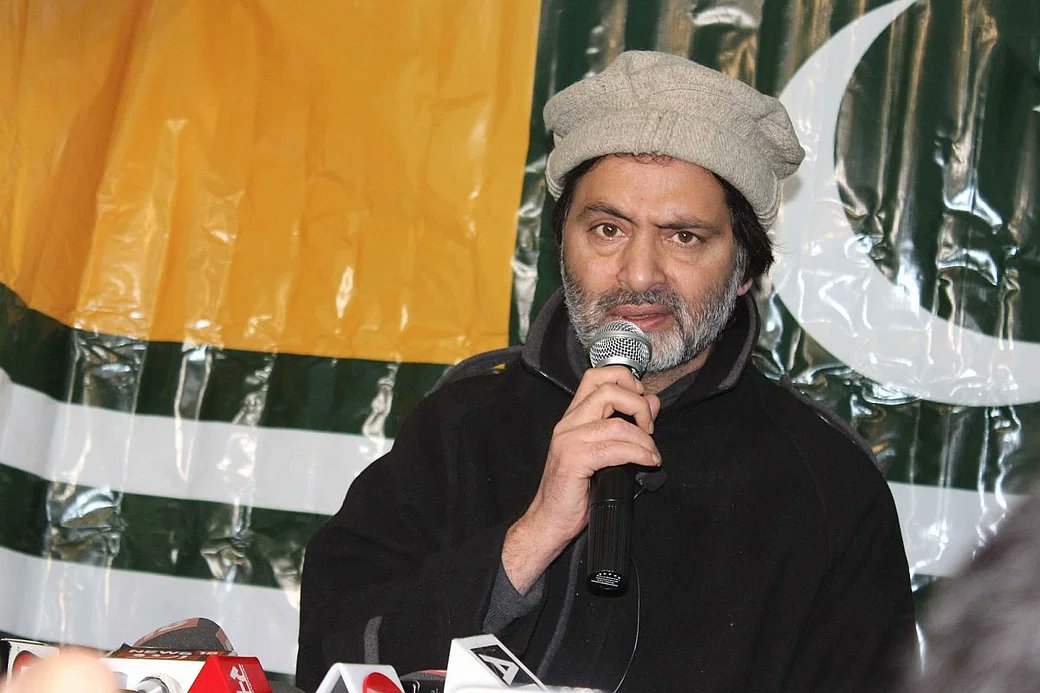 AZZarfi's tweet photo. Kashmir is Pakistan
#Pakhero
#YasinMalik
#SyedAliShahGeelani(Late) https://t.co/trXLDdOhSl