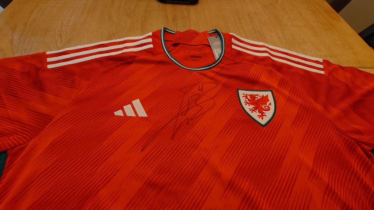 Would be really grateful if as many of you could share this as possible. 
Below is a link to a charity raffle to win a signed Wales Football shirt signed by Gareth Bale. Proceeds go to Cylch Meithrin Nantgaredig. 

peoplesfundraising.com/raffle/Cylchme…