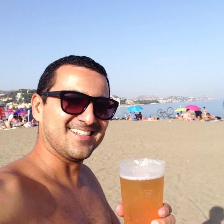 Esse canalha é um dos Bolsonaristas que integrava o bando de covardes que atacou o Gilberto Gil. Frouxo como o miliciano a quem segue, ele veio a público agora dizer que não concorda com as ofensas! Se não concorda, vai ter que apontar o autor dos xingamentos! Não retrocederemos!