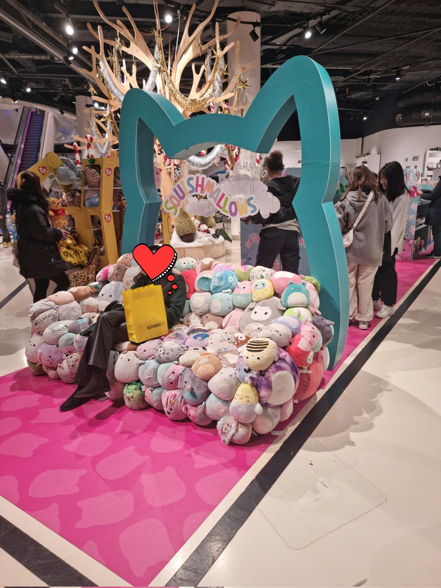DarthZomb's tweet photo. @froggycrossing Squishmallow Sofa?! https://t.co/8CylQxFOJN