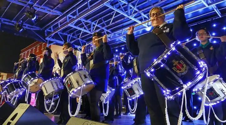 JackPackman's tweet photo. Fantastic day #Margate #Xmas2022 great crowds, 800 #presents given out, great entertainment, Margate was buzzing! What the #community needed. Thank you to all the sponsors &amp; team who put it on. #MerryChristmas  @robyatestweets @margatemercury @margateambulanc @MargateCarnival https://t.co/KUqBVt60ui