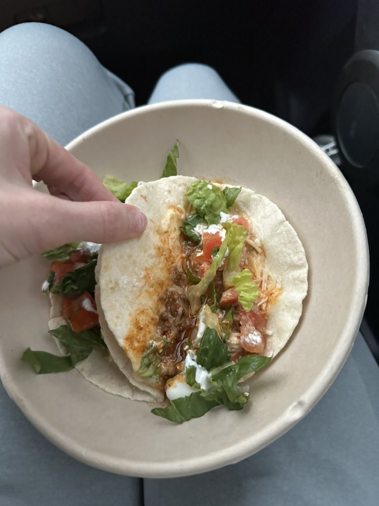 itsjuliagulia15's tweet photo. @qdoba I paid $10 for the tiniest tacos I’ve ever seen with barley any meat 😭😭 https://t.co/5DaKiPO6xV