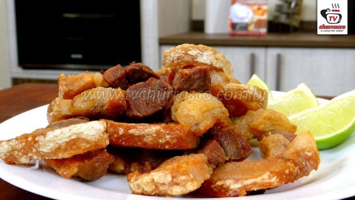 tvchurrasco's tweet photo. Em apenas 15 MINUTINHOS, você estará servindo um aperitivo super crocante, TORRESMO FÁCIL NA PANELA DE PRESSÃO! Este vídeo é espetacular!
#tvchurrasco #foradamedia #torresmo #toicinho #toucinho #paneladepressão #torresminho
https://t.co/onYb7En3SK https://t.co/rfpmvjxbJE