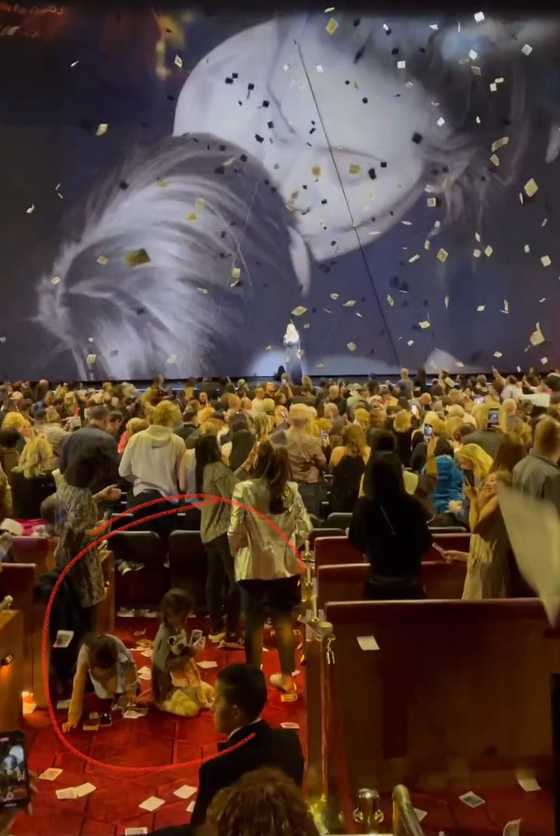 Adelettes2's tweet photo. 🎉This would be me at @Adele's concert, picking up the confetti like the little Daydreamers 🎉😂
#Adelettes https://t.co/kltfBZQRt8