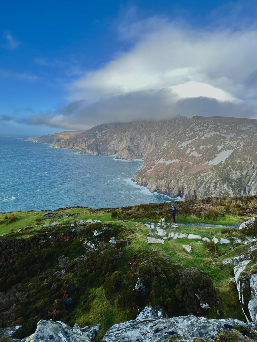 TALLEST sea cliffs in Europe for a bit of fresh air this morning 🌊 Just 3hrs drive, directly west of Belfast 🚘 

Go on… 🙌 

📍 #SlieveLeague #SliabhLiag
#Donegal