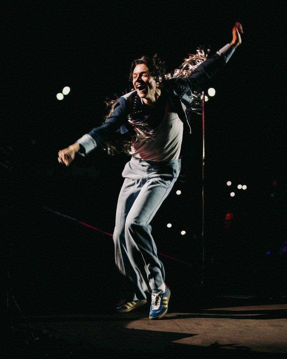 TheHarryNews's tweet photo. Harry photographed during Love On Tour Mexico City Night 2! 

📸: Anthony Pham https://t.co/ztL36scItP
