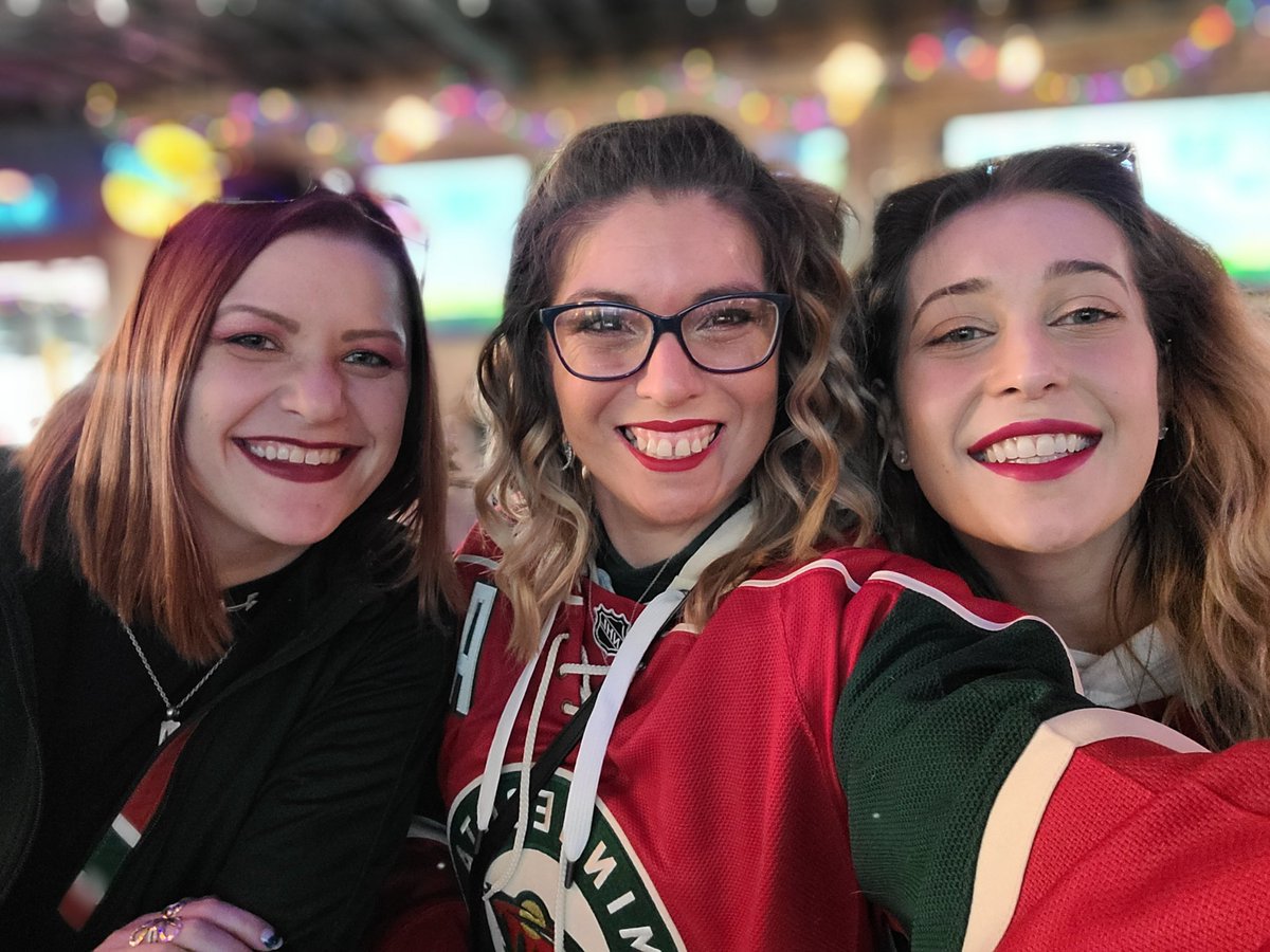 AHawtMess_'s tweet photo. We love cheering for our #mnwild ❤️💚❤️ https://t.co/bNdQeLXpuy