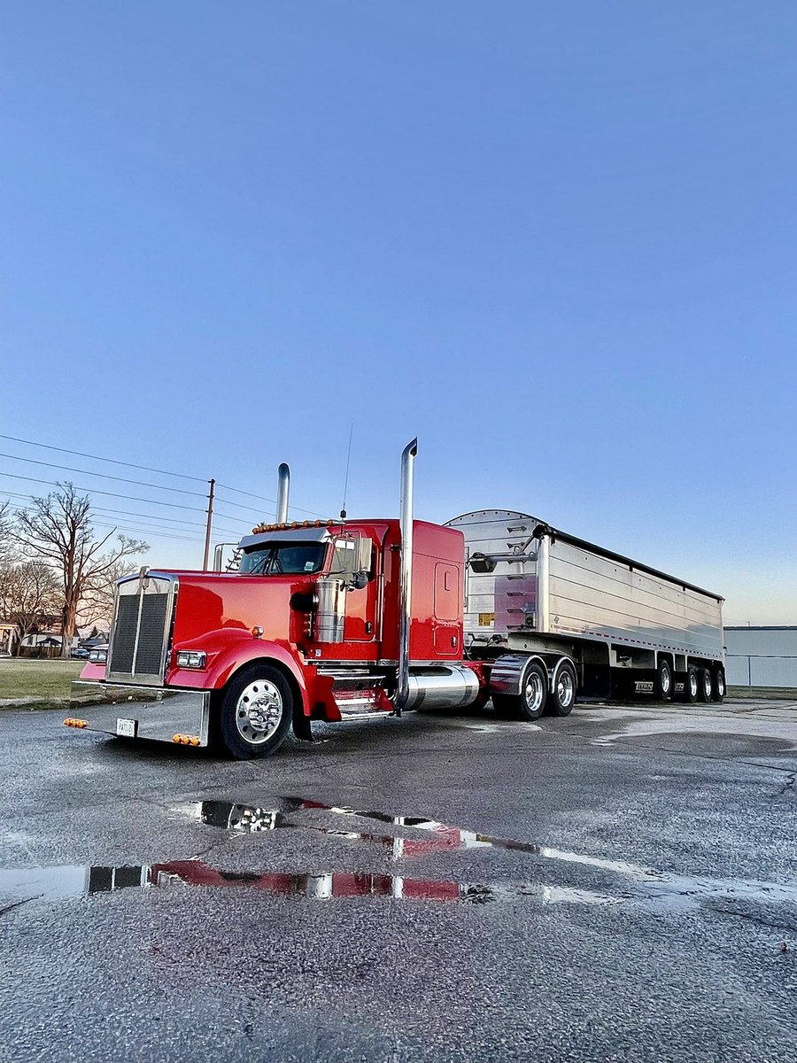 DevinOneal290's tweet image. Cleans up pretty good! #titantrailers #andyclean @apasztor82