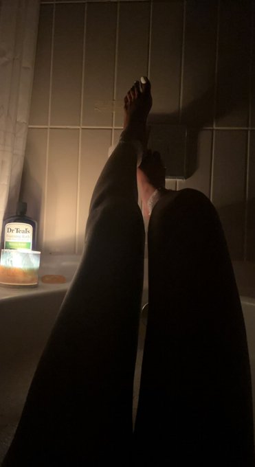 join me for bath time? https://t.co/dcmoGKt3TM