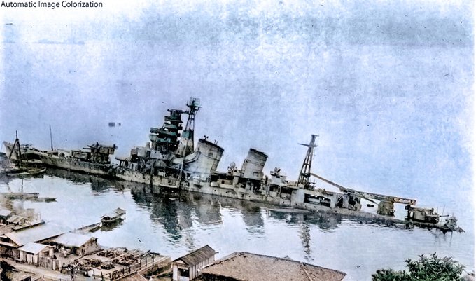 76年前の今日。1946年11月28日に撮影された，呉の巡洋艦「青葉」。1945年7月28日の呉軍港空襲で破壊され，大破