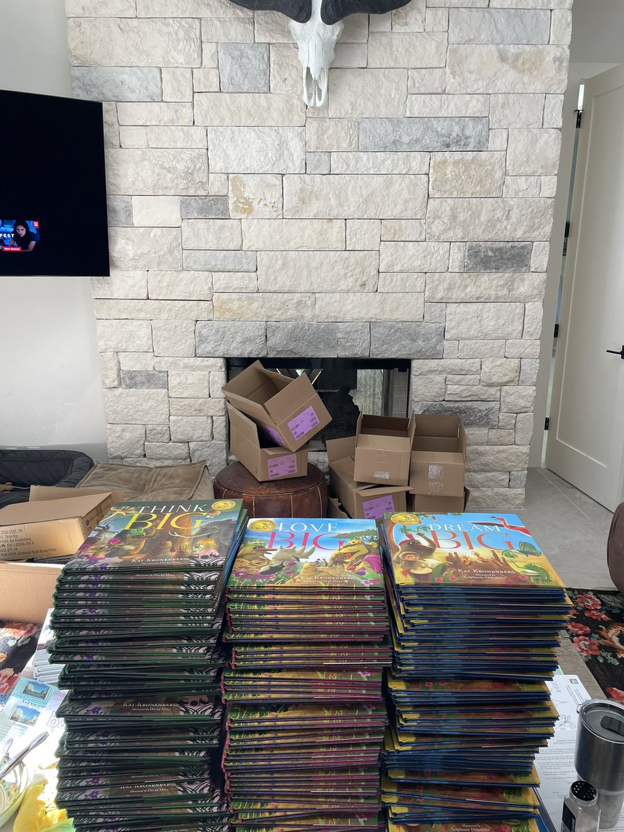 KatKronenberg's tweet photo. #Giveaway fun almost over😀 Keep the orders coming❤️ #livebig #catchm #bookfun #readtogether https://t.co/ChAy7DKj4v