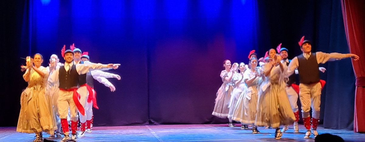 josepmorella's tweet photo. Els ateneus són espais de promoció del voluntariat cultural i de difusió de la nostra cultura.

@esbart_adm
@AteneusCat
@xarxateatres
@AEsbarts
@cultpopular_cat

#somateneu
#somdansa
#somessencials https://t.co/N2onRthsBX
