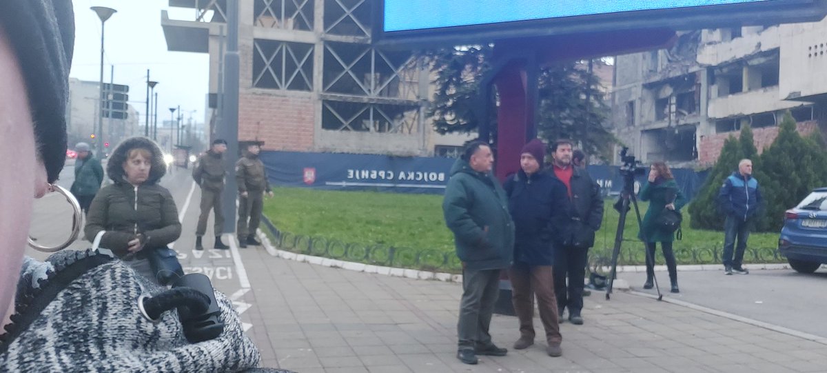 JelenaMKandic's tweet photo. Gledam zabrinuto u ovo ovde što piše jer znam da #EuroLithium ugrožava #manastirRibnica u selu #Paštrić, #Mionica i #Struganik odakle potiče vojvoda #ŽivojinMišić.
A danas je osim #MUP & #BIA i #VojnaPolicija čuvala i održavala JRM za vreme #EkoProtest #SEOS @znamodanedamo. https://t.co/hkakhRyX1R