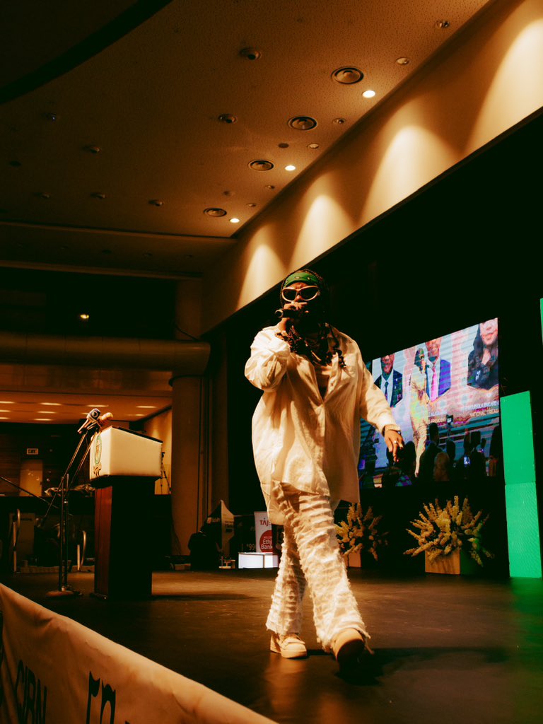 TeniEntertainer's tweet photo. Baby I'm GONE... 🌐 https://t.co/hEzOcZvMFx