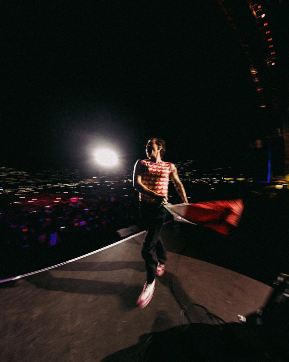 KingsMediaHL's tweet photo. 📸| Harry photographed during Love On Tour!

©️ Anthony Pham https://t.co/ppW8JKZtep