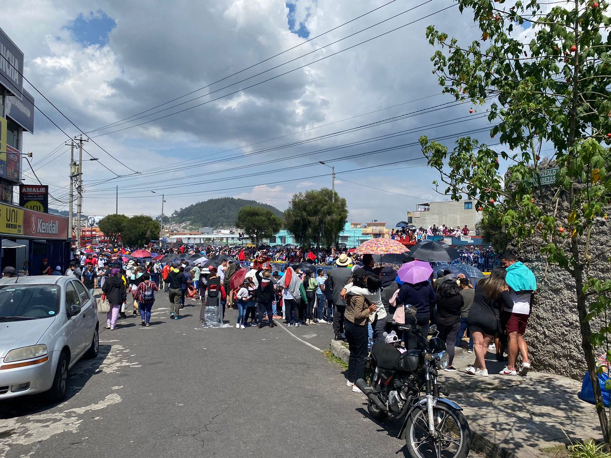 AlejandraBaca24's tweet photo. La cantidad de gente en el evento era demasiada.
#fiestasdequito #tribunadelsur #confraternidad https://t.co/dyOPIT2JtI