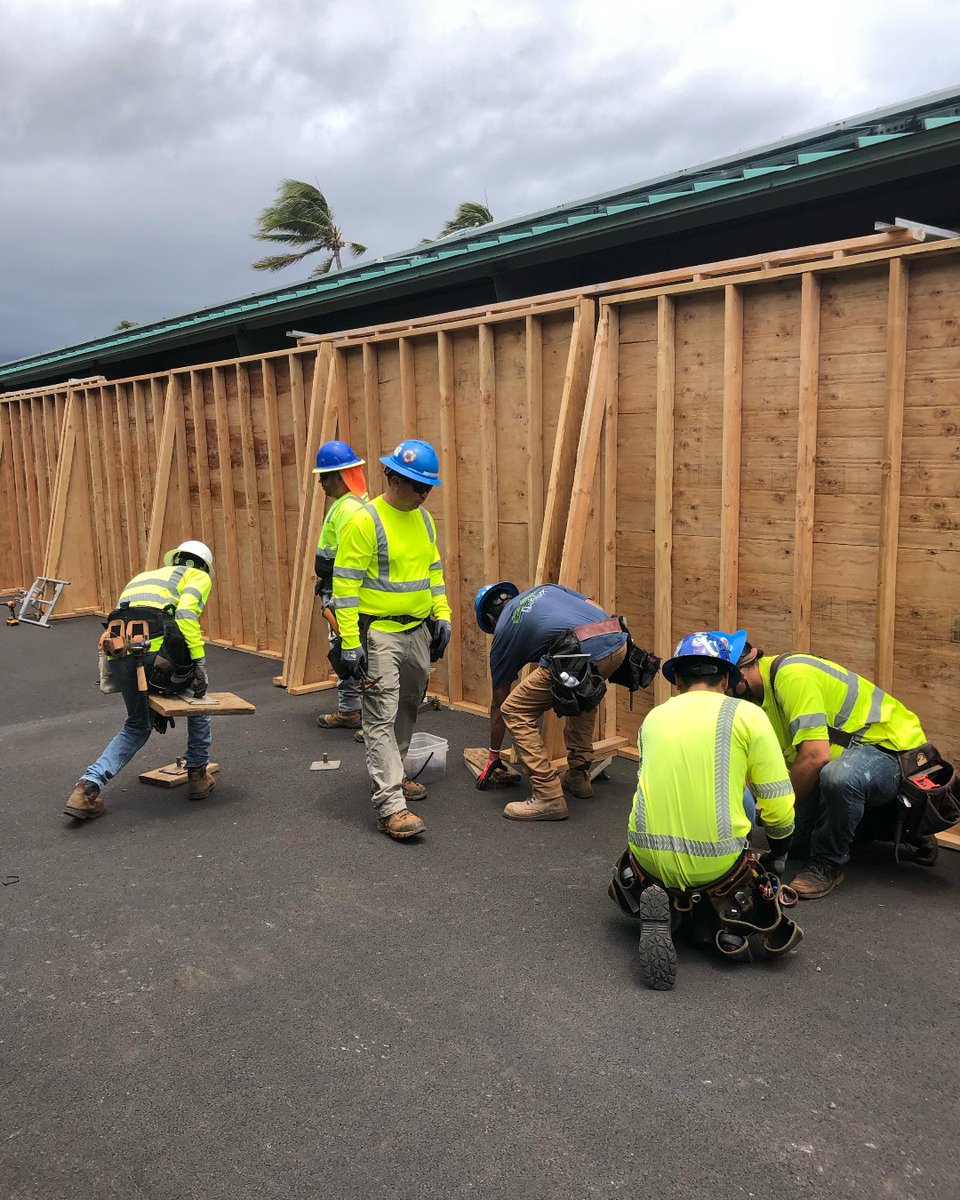 #ScenerySunday brought to you by our Lanai #apprentices 👷
.
.
#hcatfhawaii #neighborislands #hawaiicarpenters